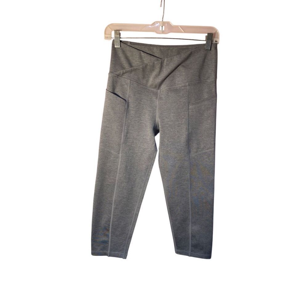 Earth Yoga  Woman’s Stretch Grey Side Pocket Capri Leggings Size 8
